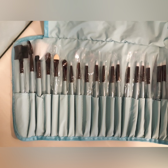 Makeup Bundle - Picture 6 of 8